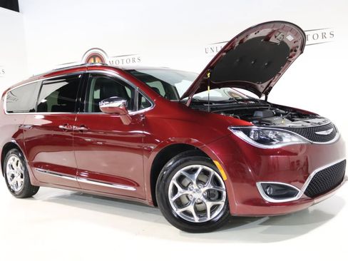 Used 2018 Chrysler Pacifica Limited FWD image 30