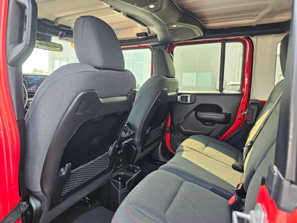 Used 2024 Jeep Wrangler Unlimited Rubicon AWD/4WD image 13