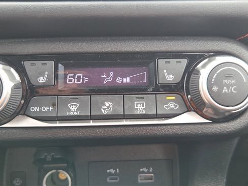 Used 2023 Nissan Versa SR w/ Trunk Package image 27