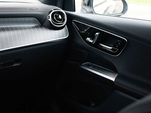 Used 2026 Mercedes-Benz GLC 300 4MATIC image 34