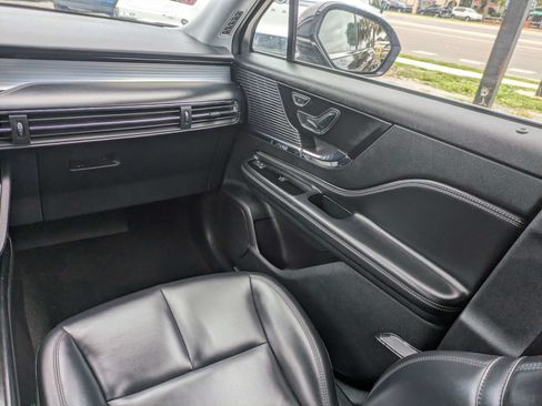 Used 2021 Lincoln Corsair FWD w/ Rear Removable Package Tray image 19