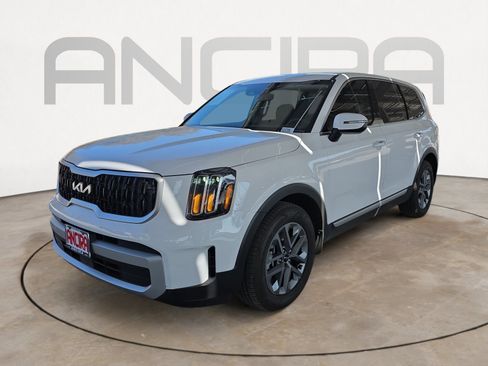 Certified 2025 Kia Telluride LX image 4