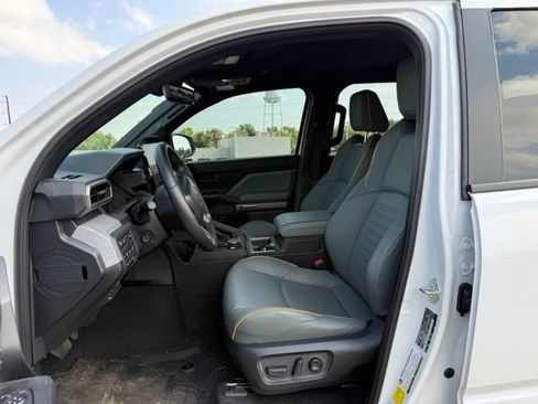 Used 2025 Toyota 4Runner Trailhunter AWD/4WD image 19