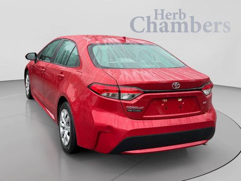 Used 2021 Toyota Corolla LE FWD image 3