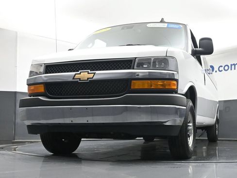 Used 2025 Chevrolet Express 3500 LT w/ LT Preferred Equipment Group RWD image 7