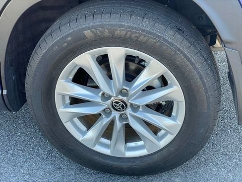 Used 2023 Toyota Corolla Cross LE w/ Moonroof Package AWD/4WD image 30