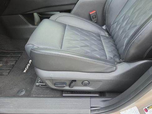 Used 2026 Nissan Rogue Platinum w/ Platinum Premium Package AWD/4WD image 16