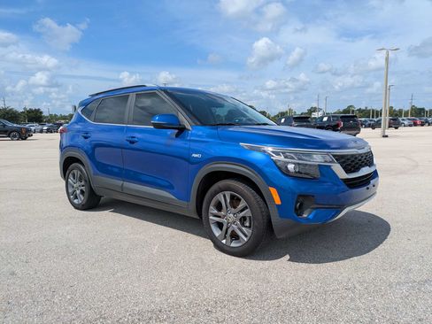 Used 2021 Kia Seltos S AWD/4WD image 2