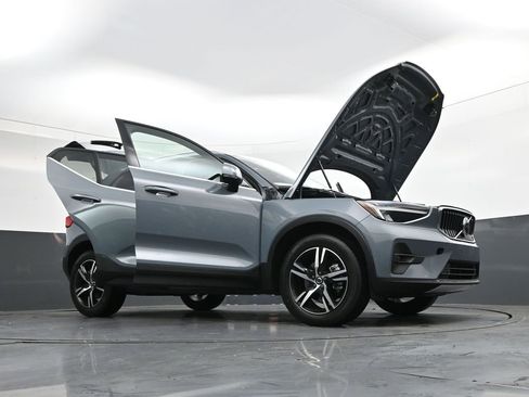 Used 2023 Volvo XC40 B4 Plus image 45