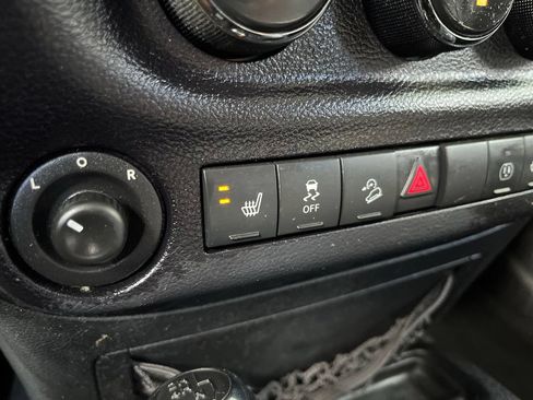 Used 2016 Jeep Wrangler Sahara AWD/4WD image 26