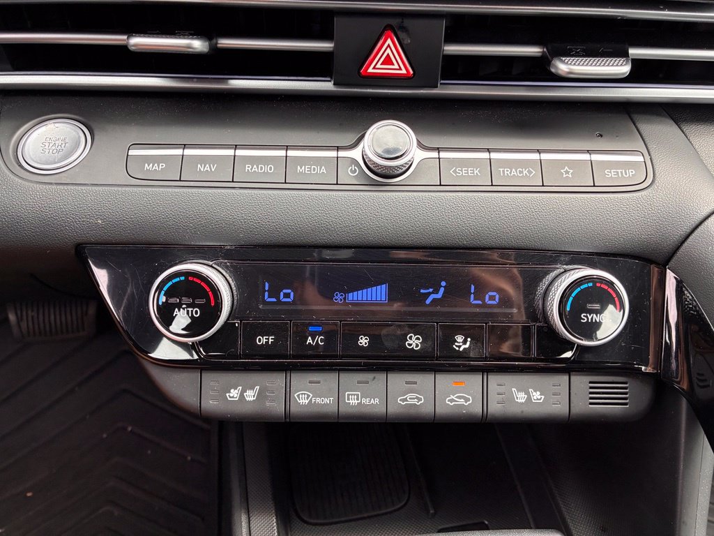 Certified 2025 Hyundai Elantra Limited FWD image 36