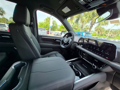 New 2026 Chevrolet Suburban LT w/ Comfort Package AWD/4WD image 25