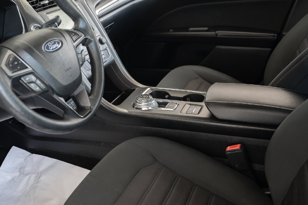 Used 2020 Ford Fusion SE FWD image 37