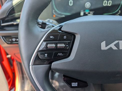 Used 2023 Kia Niro SX Touring FWD image 24