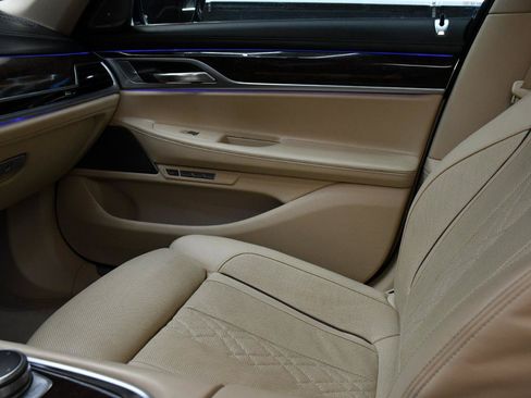 Used 2016 BMW 750i RWD image 39
