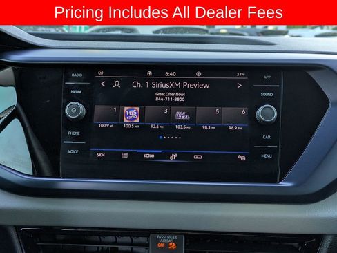 Used 2022 Volkswagen Taos SE FWD image 18