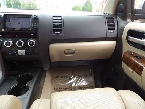 Used 2010 Toyota Sequoia Platinum AWD/4WD image 19