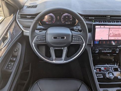 New 2025 Jeep Grand Cherokee Limited image 13