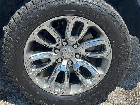 Used 2022 RAM 1500 Laramie AWD/4WD image 7