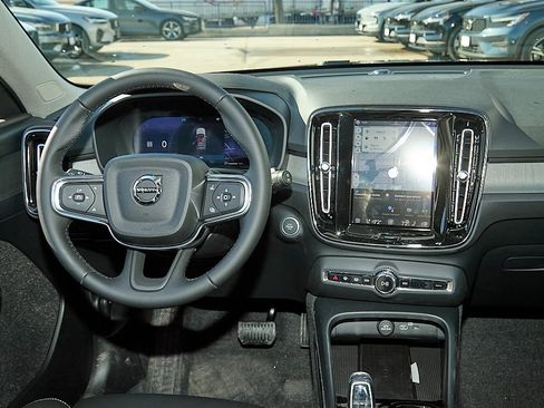 New 2026 Volvo XC40 B5 Plus w/ Climate Package image 24