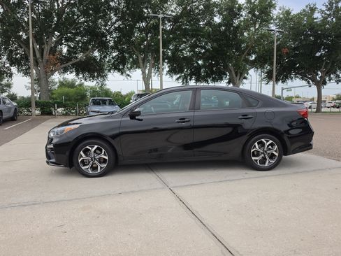 Used 2019 Kia Forte LXS FWD image 5