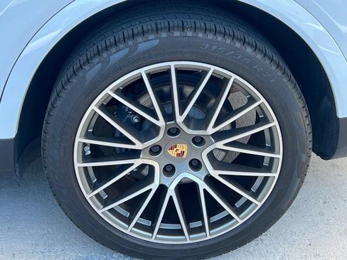 Used 2023 Porsche Cayenne AWD/4WD image 31