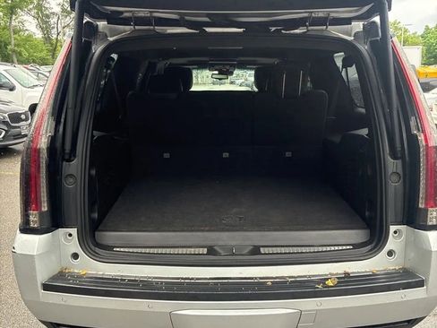 Used 2017 Cadillac Escalade ESV Platinum AWD/4WD image 21
