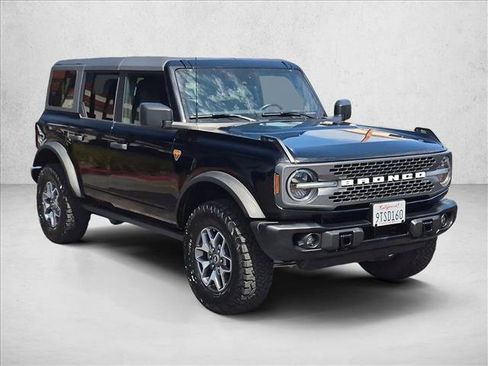 Used 2025 Ford Bronco Badlands AWD/4WD image 3