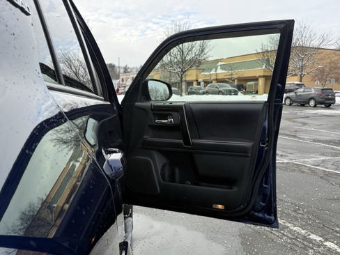 Used 2018 Toyota 4Runner TRD Off-Road Premium image 36