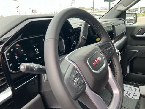 New 2026 GMC Sierra 1500 SLE image 9