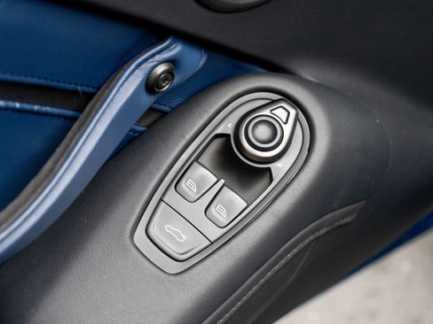 Used 2022 Aston Martin V8 Vantage Coupe image 15