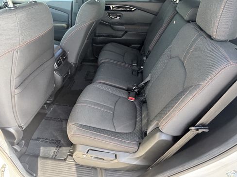 Used 2025 Honda Pilot Sport image 13
