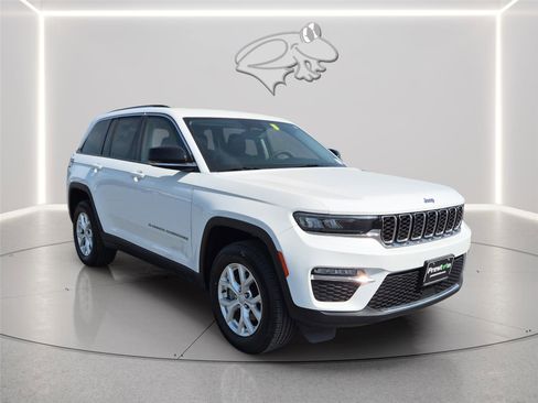 Used 2023 Jeep Grand Cherokee Limited AWD/4WD image 9