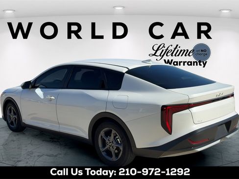 Certified 2025 Kia K4 image 5