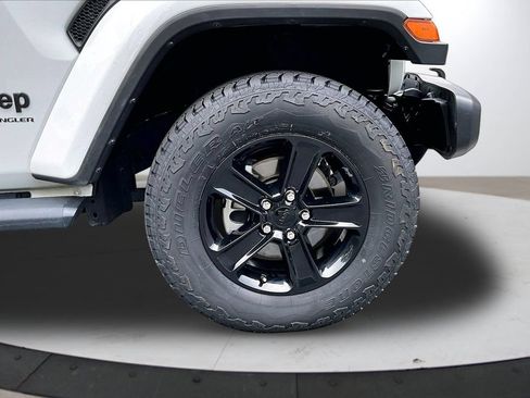 Used 2023 Jeep Wrangler Unlimited Sahara AWD/4WD image 33