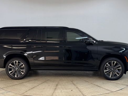 Certified 2025 Cadillac Escalade ESV Sport image 8