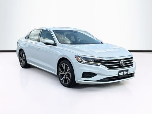 Used 2021 Volkswagen Passat 2.0T SE FWD image 3