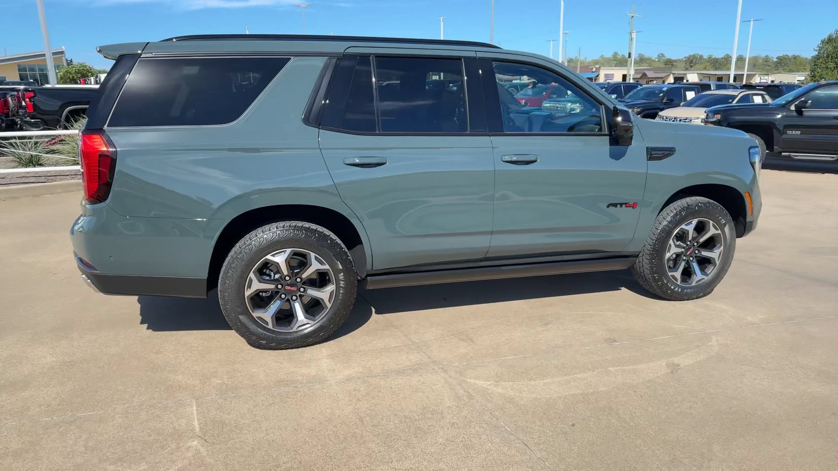 Used 2026 GMC Yukon AT4 Ultimate AWD/4WD image 9