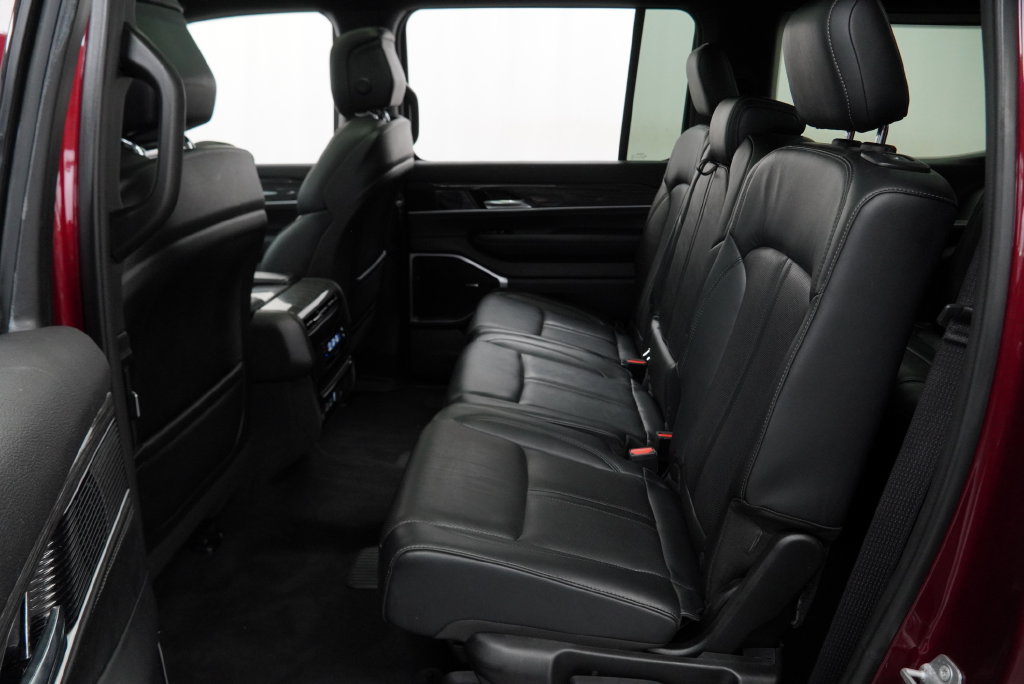Used 2022 Jeep Wagoneer Series II w/ Premium Group I AWD/4WD image 20