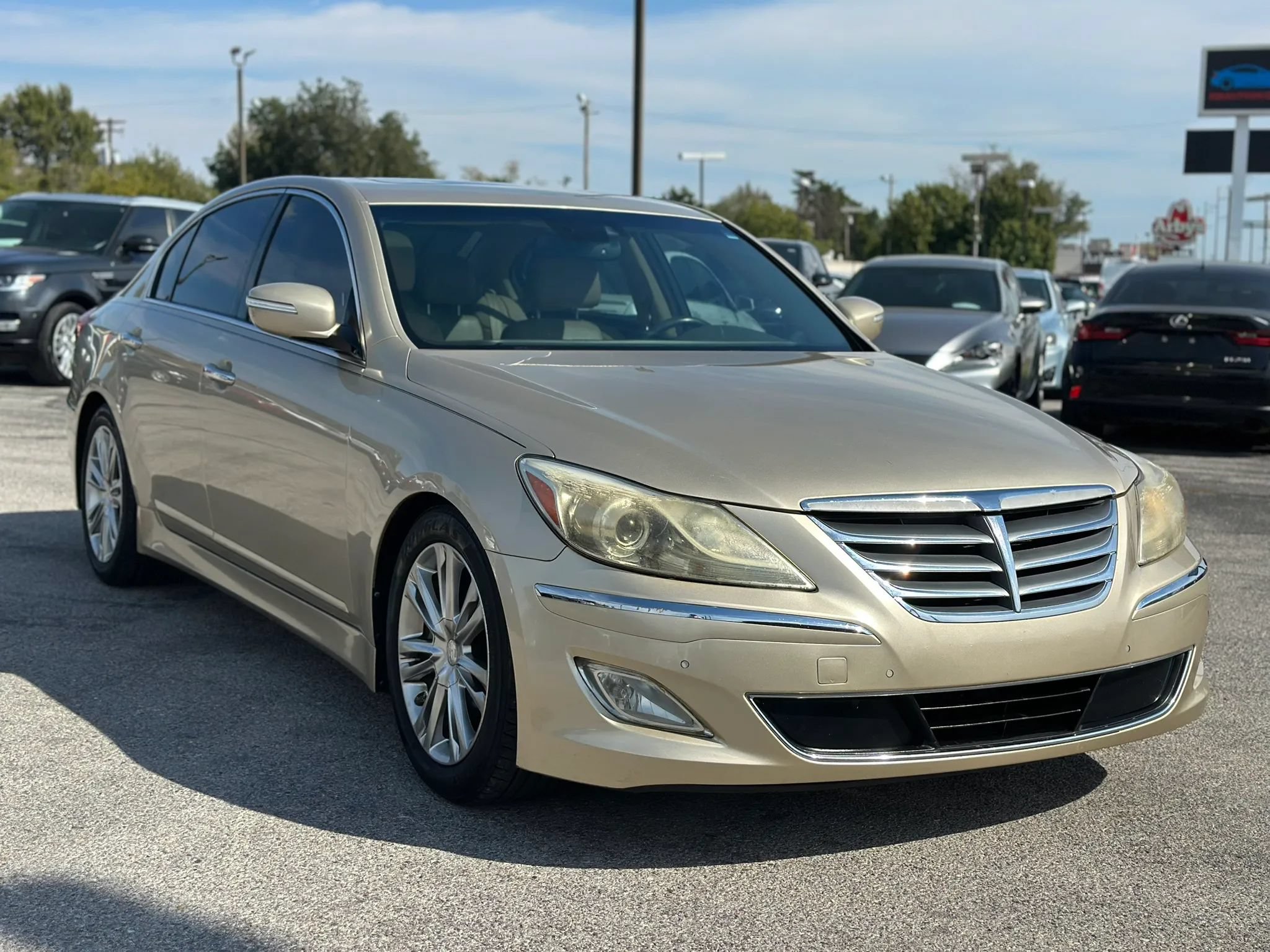Used 2012 Hyundai Genesis 3.8 w/ Premium Pkg RWD image 4