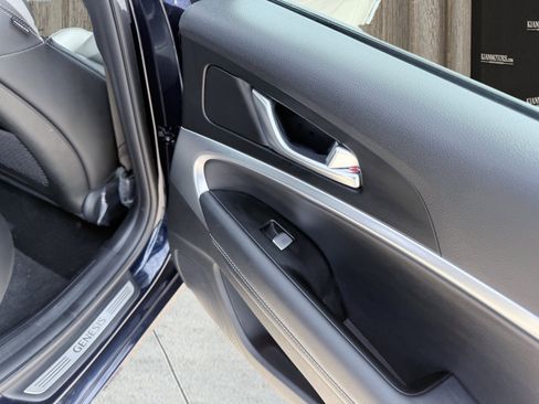 Used 2026 Genesis G70 2.5T image 37