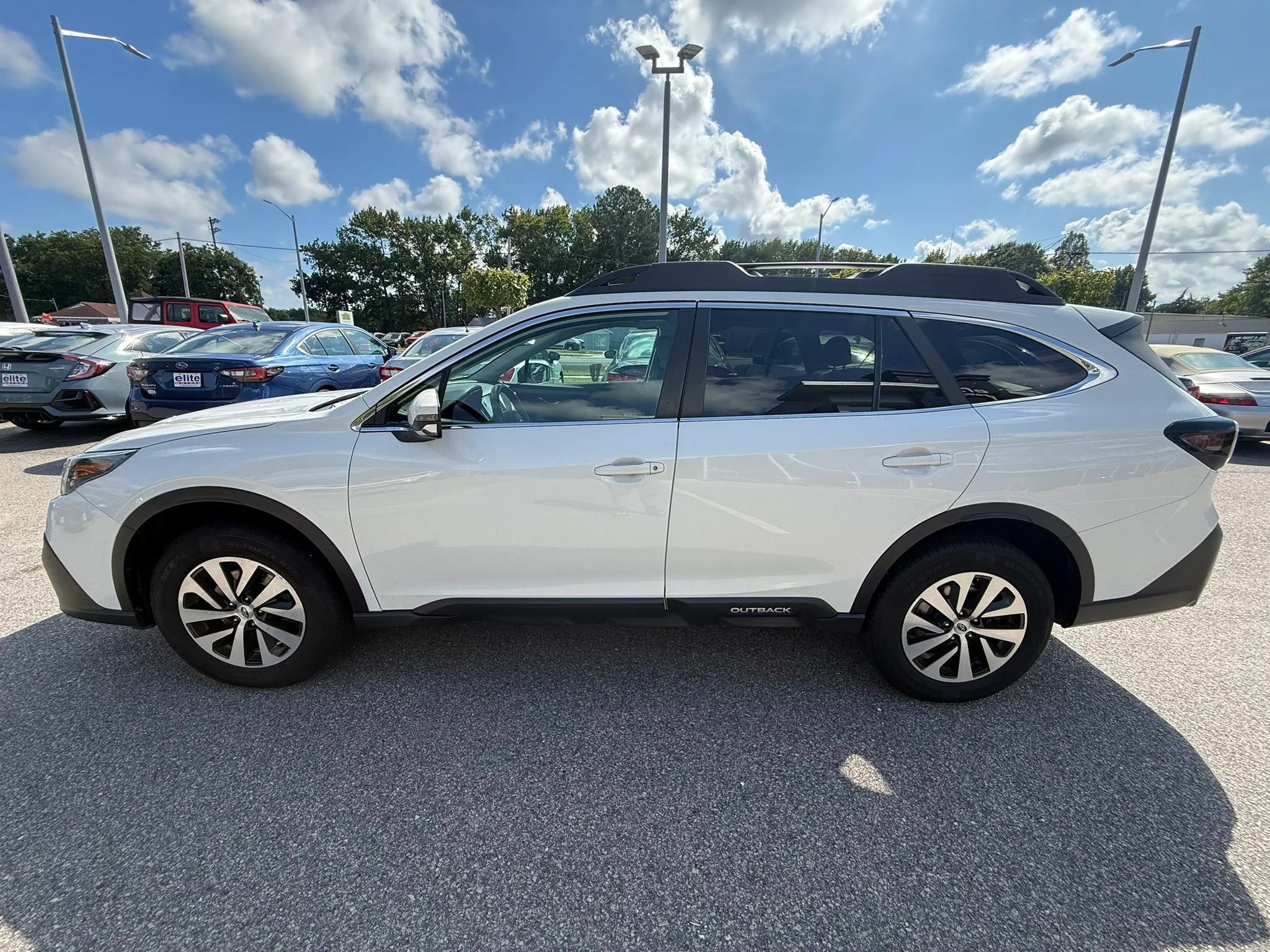 Used 2022 Subaru Outback Premium AWD/4WD image 4