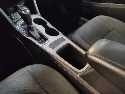 Used 2018 Chevrolet Cruze LS FWD image 26