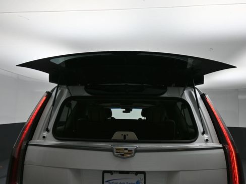 Used 2018 Cadillac Escalade ESV Luxury image 64