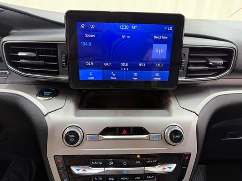 Used 2022 Ford Explorer XLT w/ Equipment Group 202A AWD/4WD image 29