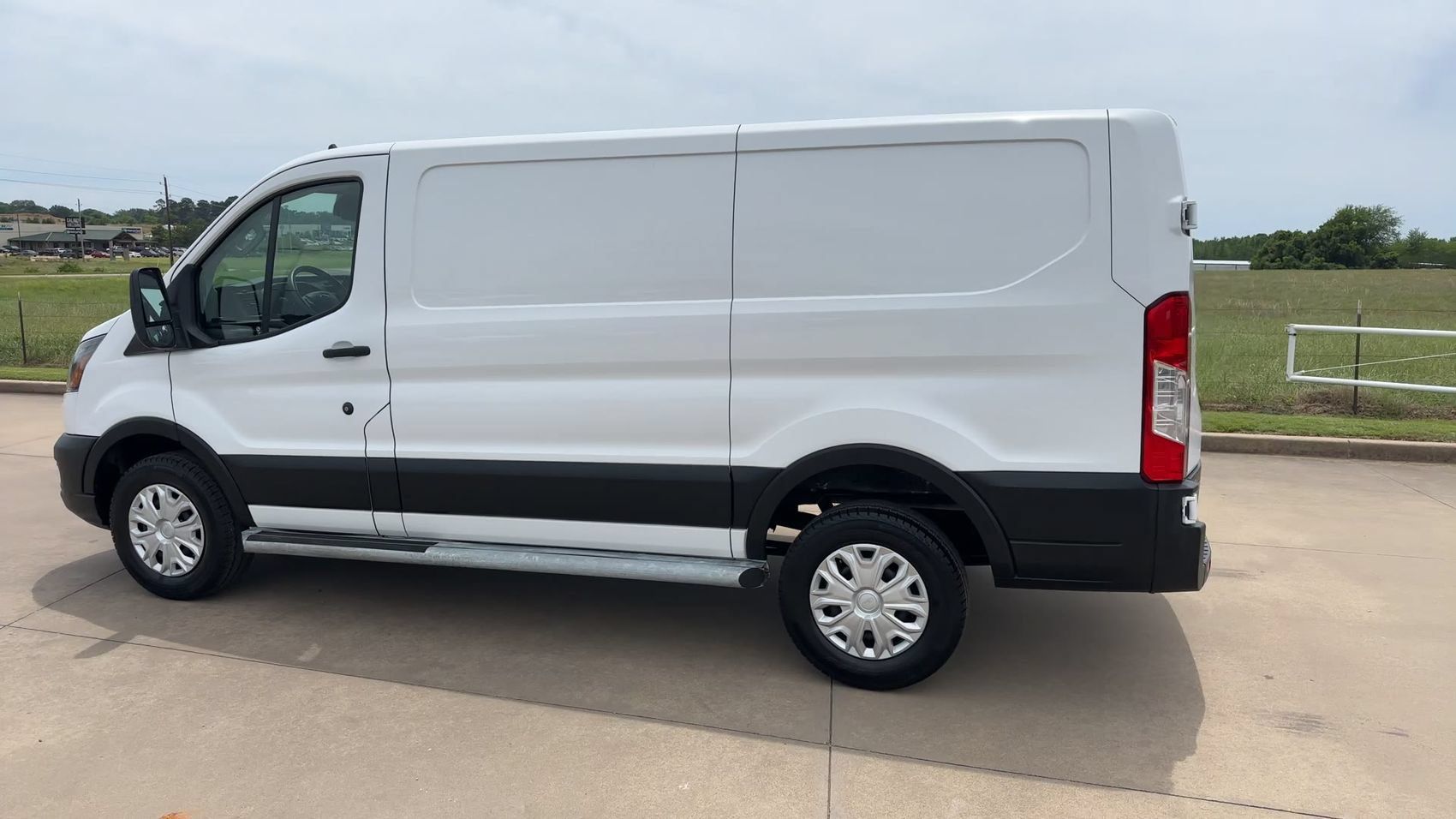 Used 2024 Ford Transit 250 Low Roof w/ Exterior Upgrade Package RWD image 5