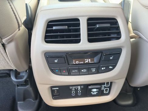 Used 2020 Honda Pilot Touring image 13