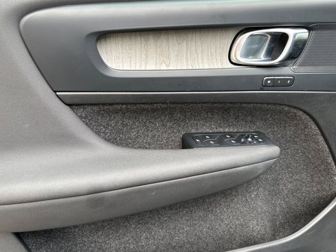 Used 2024 Volvo XC40 B5 Core image 11