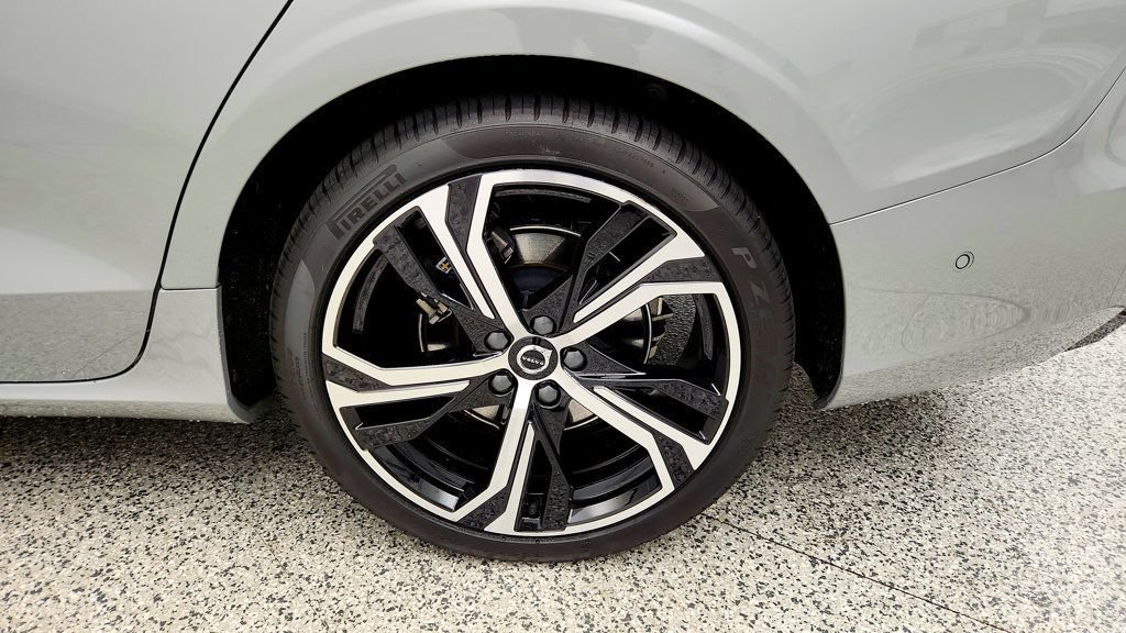 Used 2024 Volvo S60 B5 Plus w/ Climate Package FWD image 9