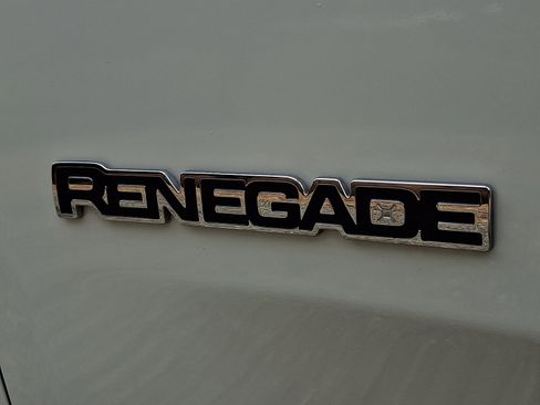 Certified 2016 Jeep Renegade Latitude image 29